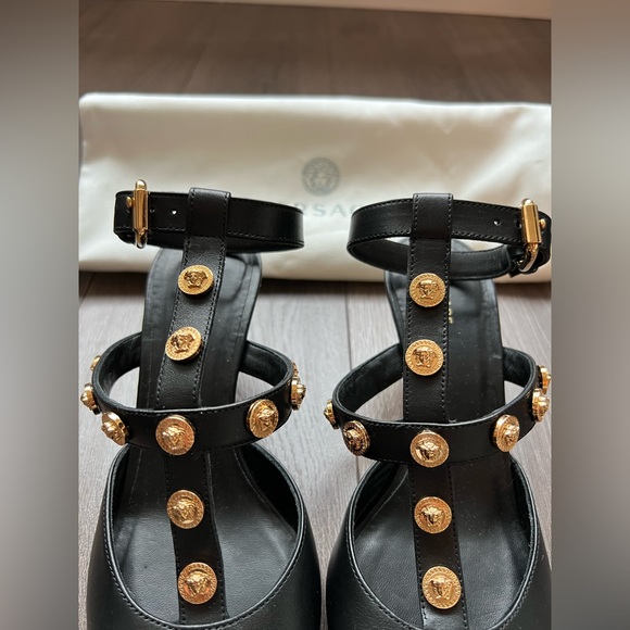 NWOT AUTHENTIC Versace signature medusa medallion strap leather heels - Picture 8 of 10